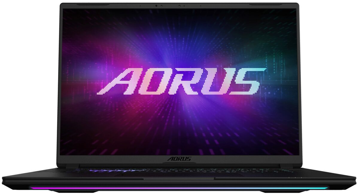 Gigabyte AORUS Master 16 zamknięty — rozbudowa o dysk SSD i pamięć RAM