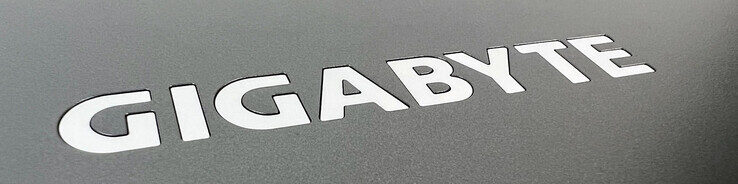 Smukły ultrabook Gigabyte U4 — serwis modeli U2442 i U24T
