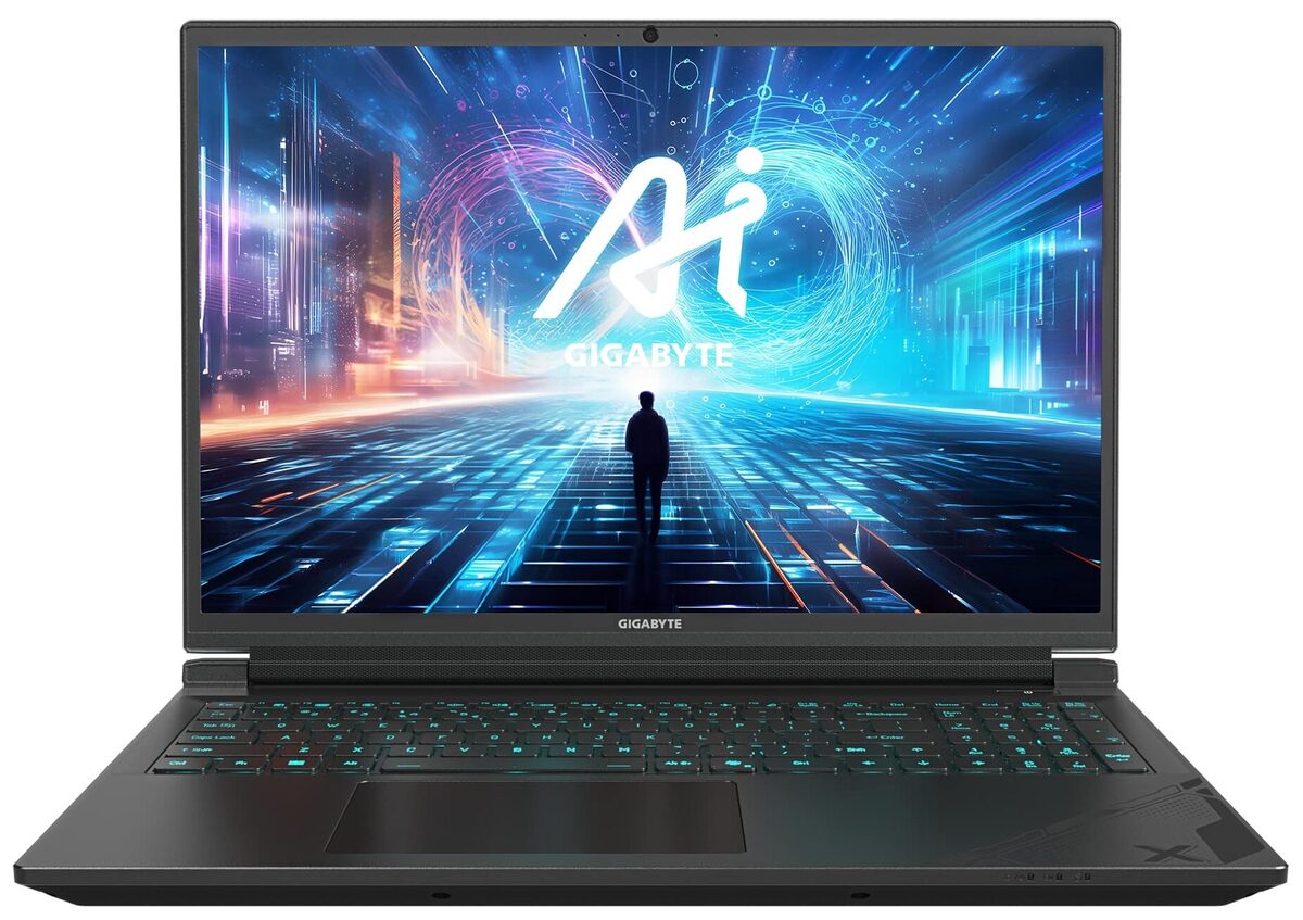 Gigabyte G6X ustawiony frontem — dobór pamięci i dysku pod konkretny model