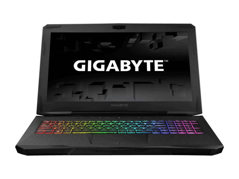 Gigabyte Sabre Pro 15W otwarty na blacie — rozbudowa pamięci i dysku w tej serii