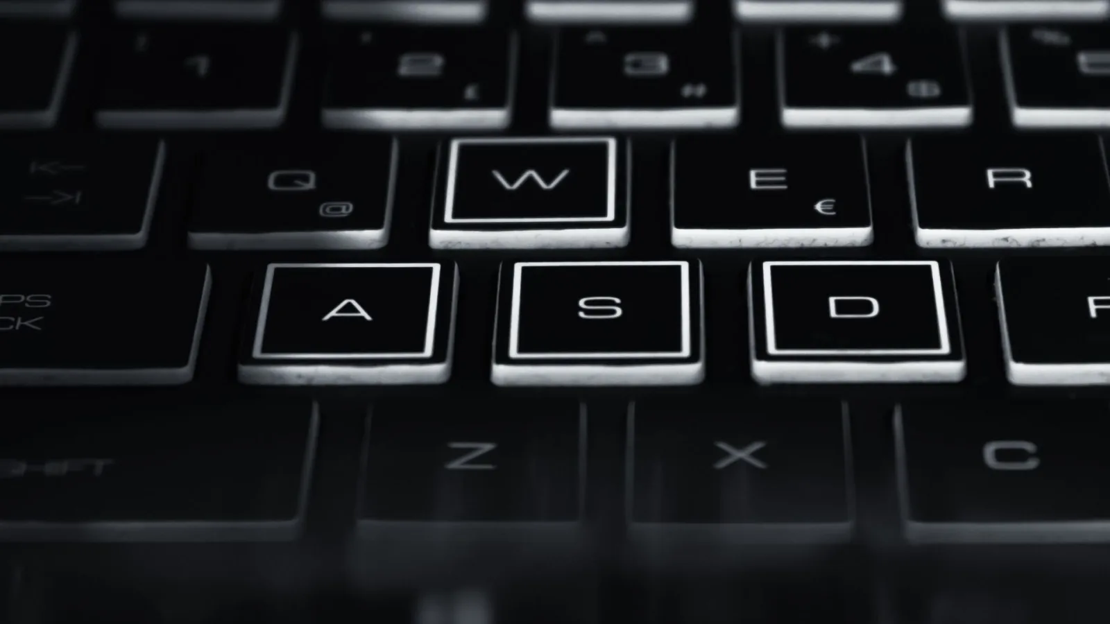 Podświetlana klawiatura laptopa do gier w zbliżeniu — wycena i warunki naprawy